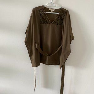 Top kimono style with belt and lace in front